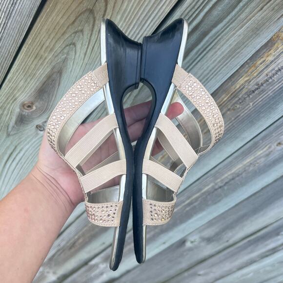 Karen Scott Women’s 9M Champagne Mule Heels Embellished Slip-On Sandals - Picture 5 of 8